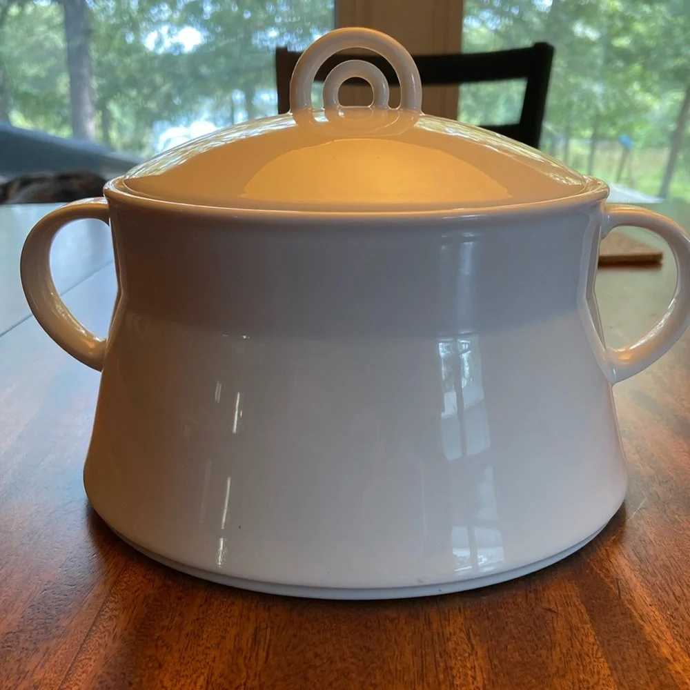 Crate & Barrel Loft Covered Serving Bowl in white